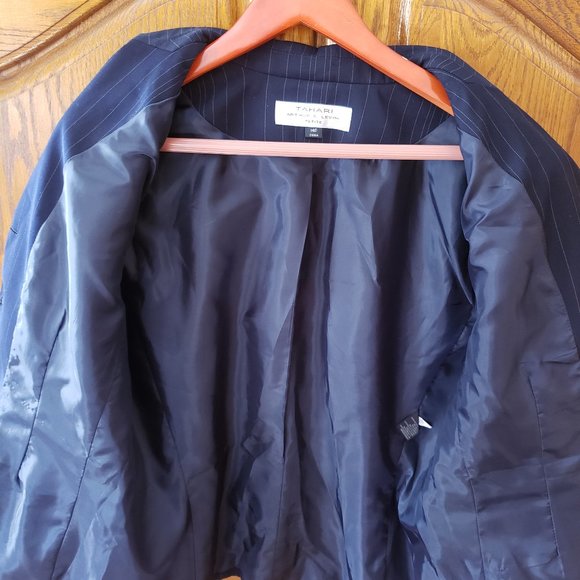 Tahari Petite Pinstripe Suit Jacket! - Picture 5 of 7